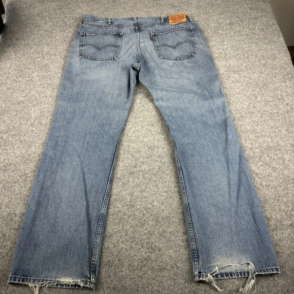 Levi's 559 Jeans Mens 38x34 Straight Leg Light Wash Distressed‎ Faded Blue Denim
